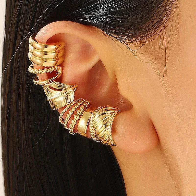 One Piece Retro Zircon Hollow Feather Plain Weave Clip Earrings Women's Fashion Jewelry Minimalist Accessories Wholesale Party