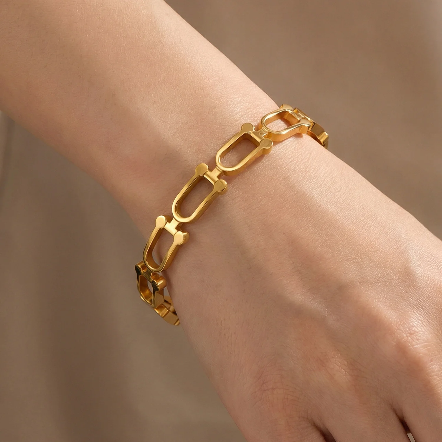 Chic Stainless Steel 010 U-Link Horsebit Chain Bangle Bracelet for Women Durable Geometric Statement Fashion Jewelry Gift﻿﻿