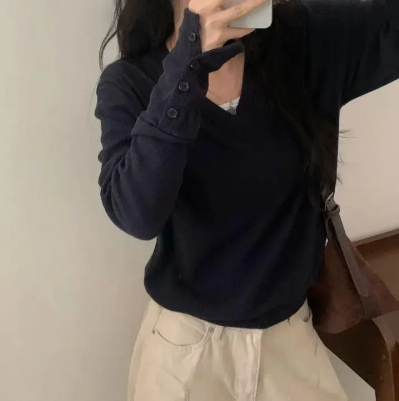 Autumn Casual Classics V Neck Button Blouse Sweaters Women New Simple Office Lady Pull Femme Pullover Korea Chic Pullover Y2k