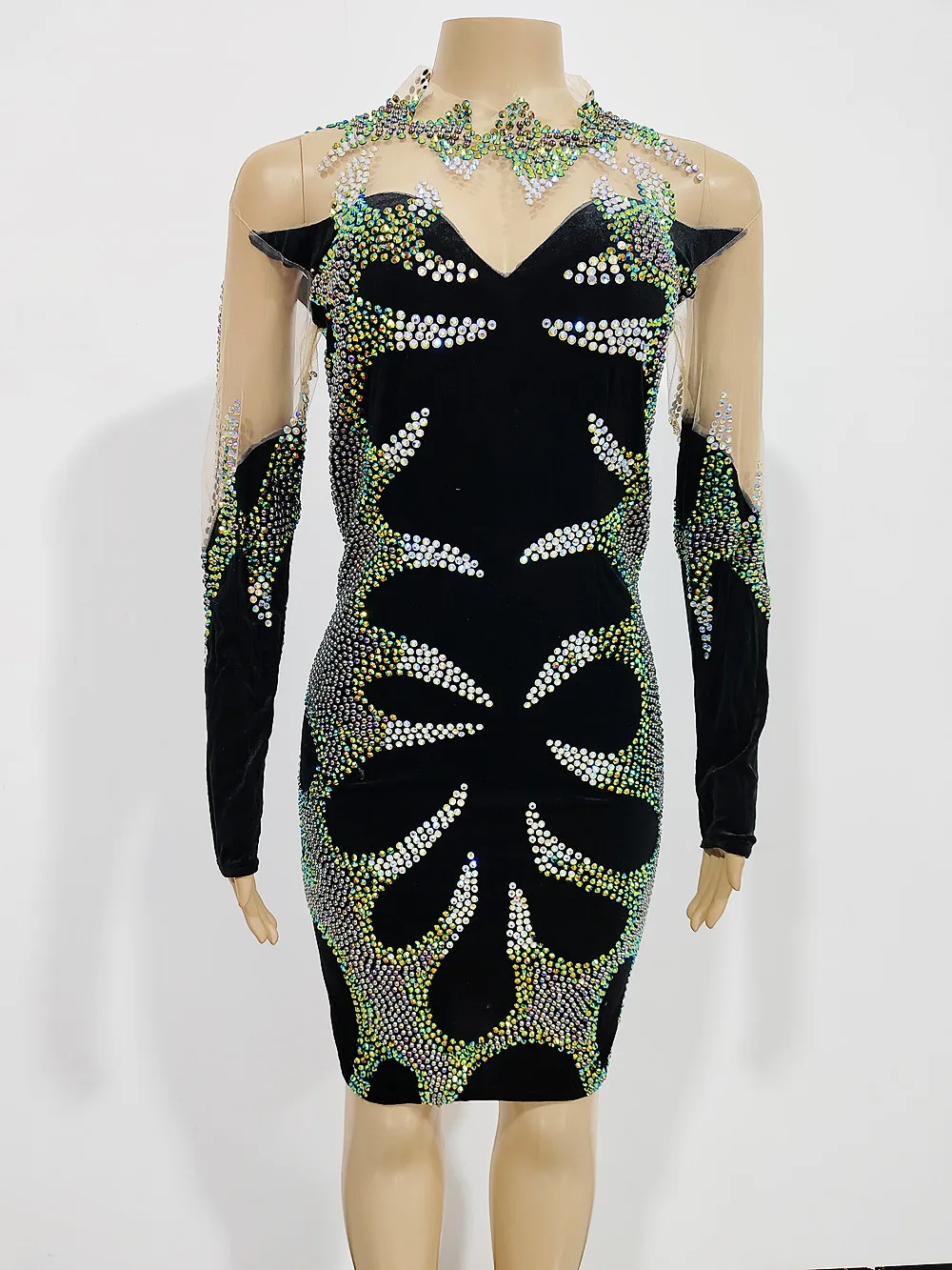 ชุดเดรสสั้นผ้ากำมะหยี่ประดับลูกปัดสุดเซ็กซี่สำหรับผู้หญิง ชุดราตรีงานปาร์ตี้ งานพรอม ชุดวันเกิด ชุดนักร้อง ชุดแสดงบนเวที ชุดถ่ายภาพ