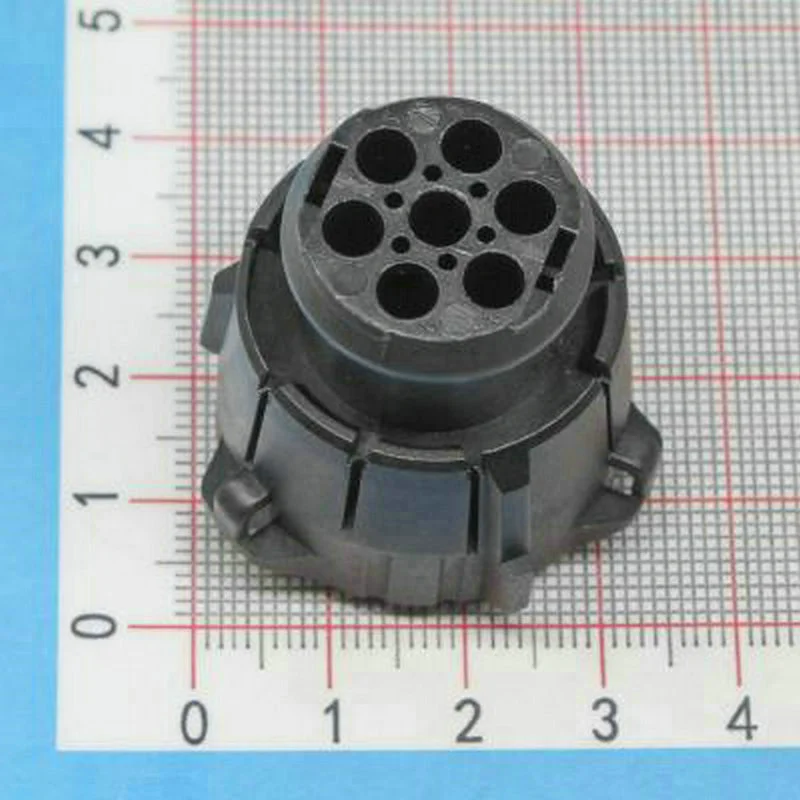 

2PCS Original ITT connector 121583-0018 7P black female housing