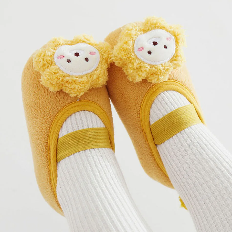 

Newborn Crib Shoes Baby Cartoon Bunny Lion Fox Slip On Warm Cozy Floor Socks Boys Girls Fleece Winter First Walkers 0-3 Years