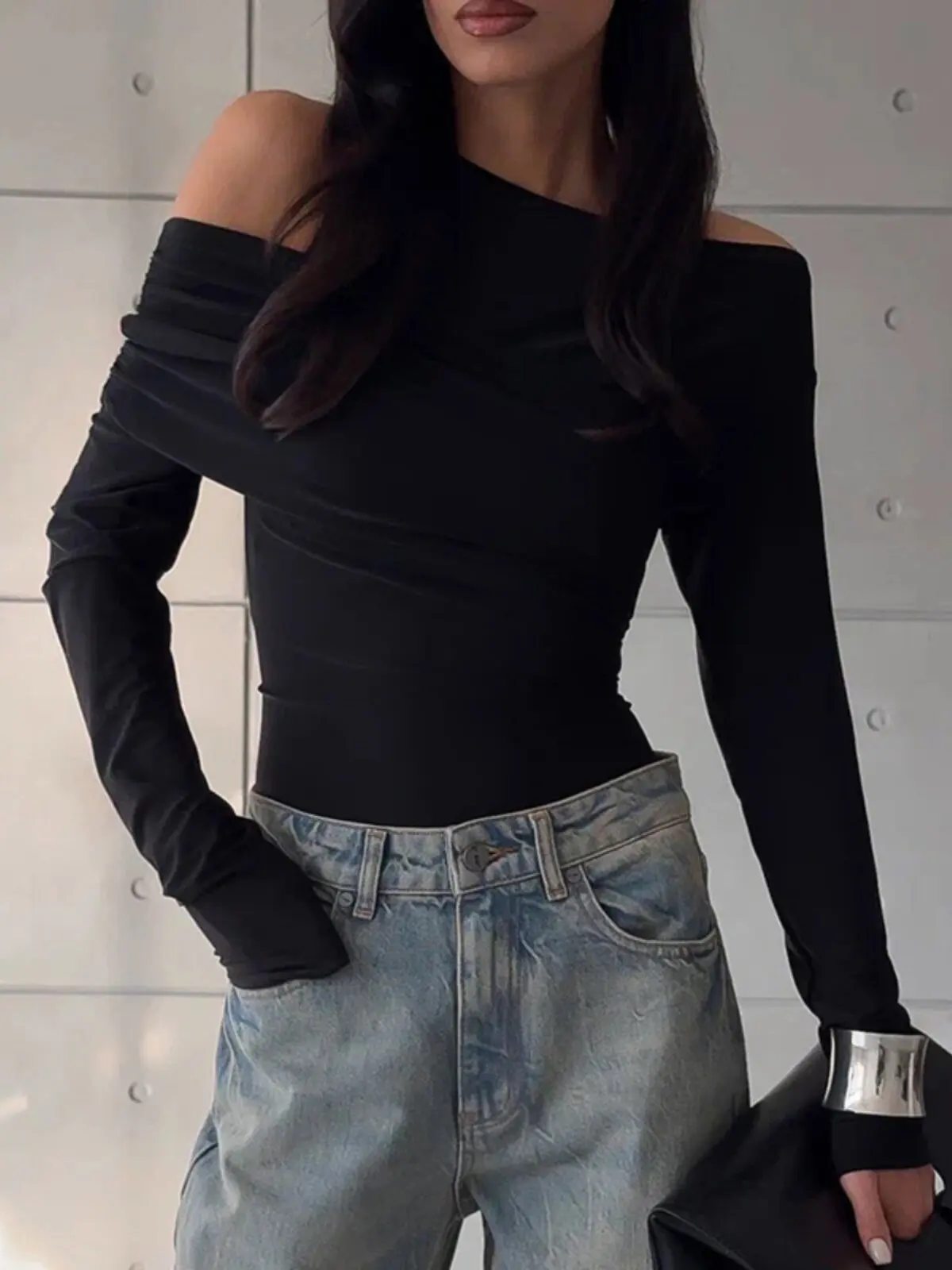 Women Black Gothic Emo T-Shirt Y2K Gyaru Long Sleeve Off Shoulder T-Shirt Korean style Vintage Cropped Tee Top for Women Autumn