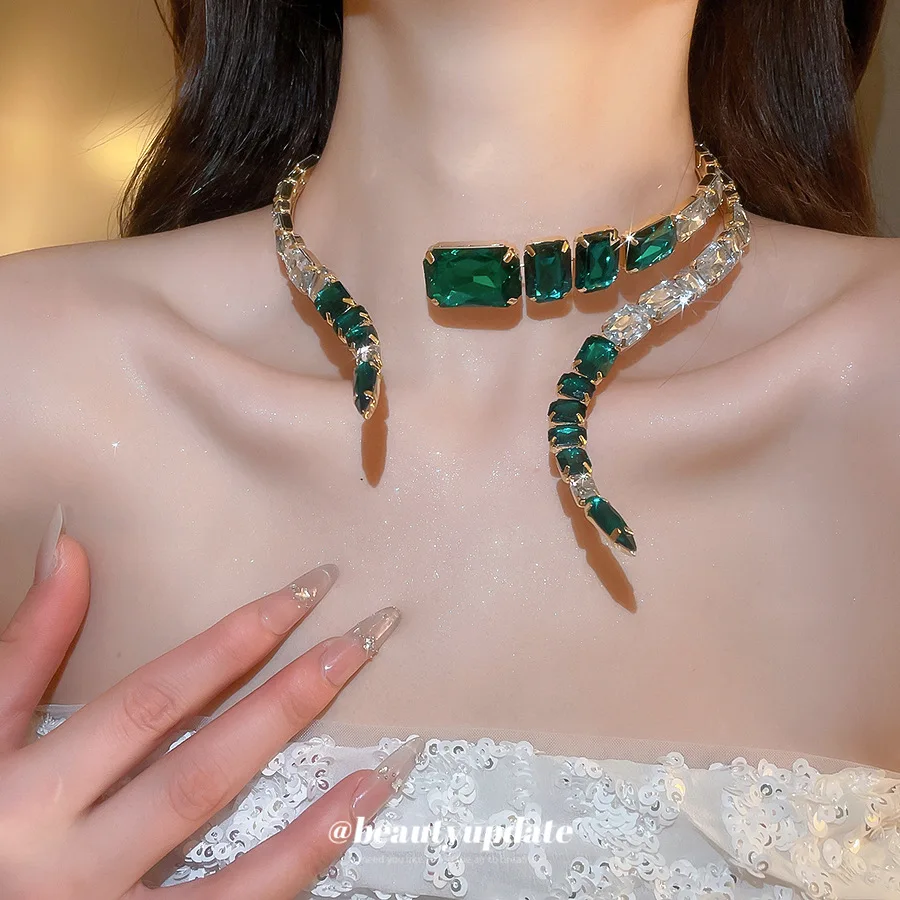 New Geometric Diamond-set Necklace, Personalized Trendy and Exaggerated, Light Luxury and Sophisticated Niche Necklace for Women