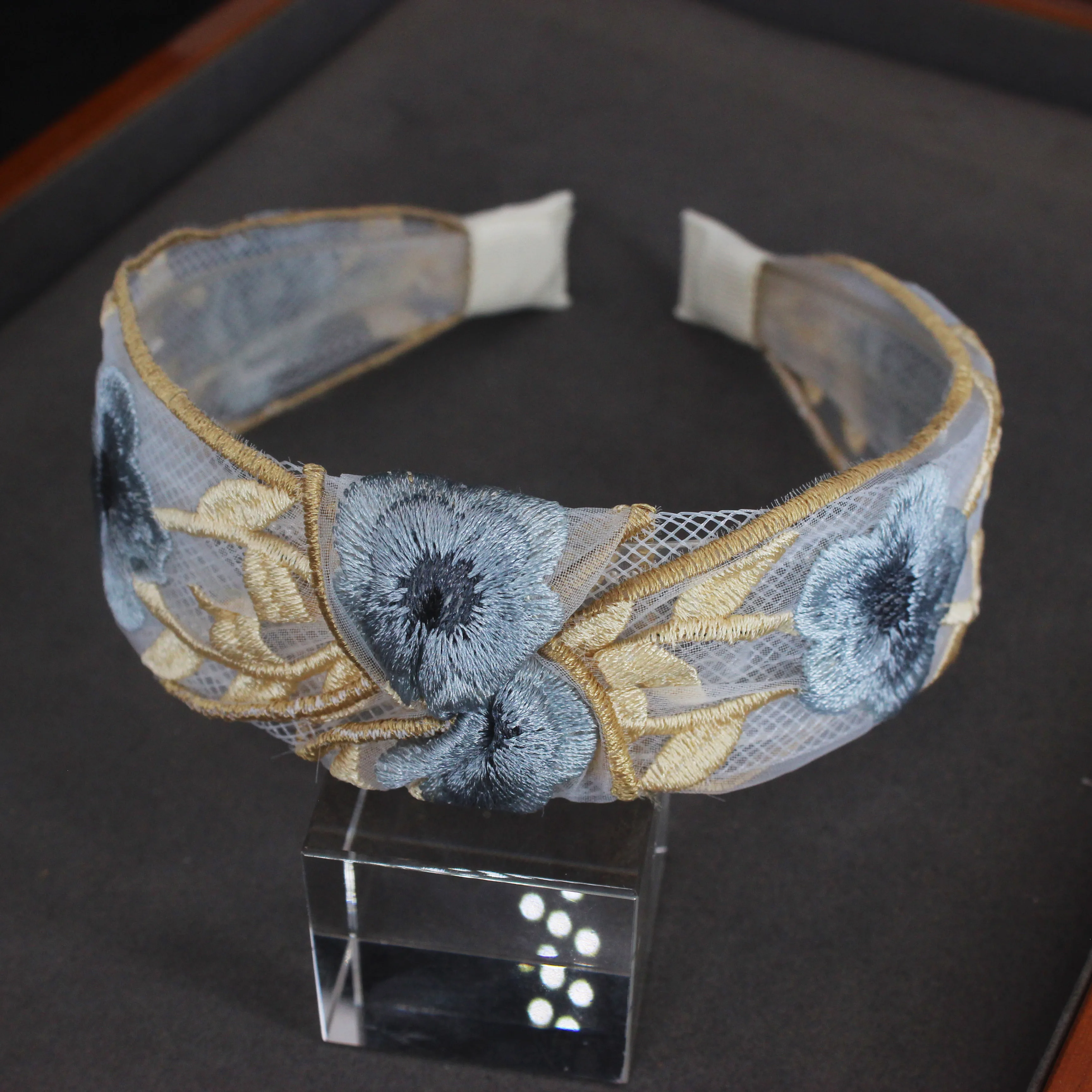 Elegancka szyfonowa haftowana opaska do włosów w kształcie kwiatu dla kobiet słodka ozdoba do włosów opaska do włosów obręcz do włosów Turban modne akcesoria do włosów — zdjęcie 4