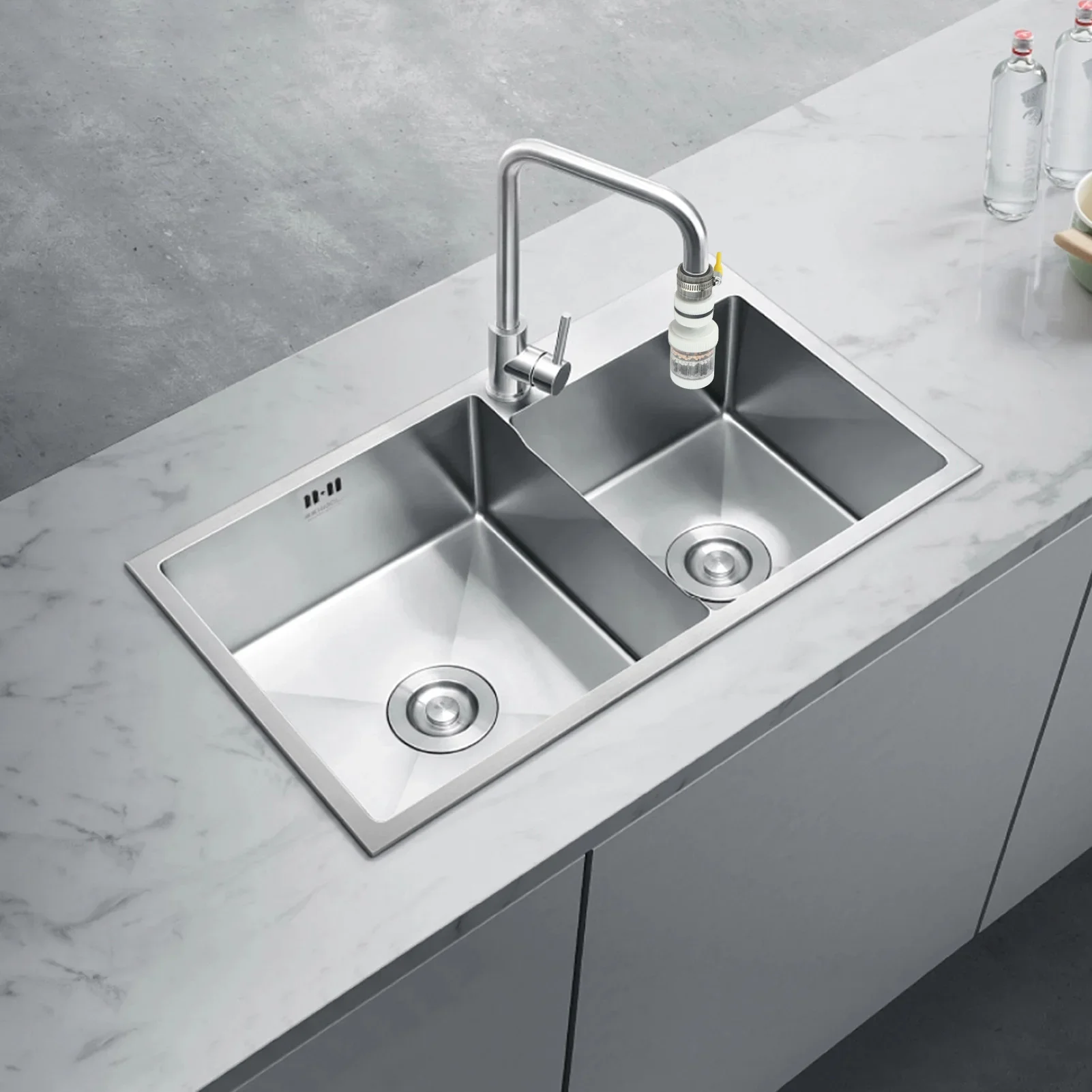 Kitchen Water Saving Bubbler Splash Guard Faucet 360-degree Rotation Anti-Splash Design Easy Installation High-Quality Materials