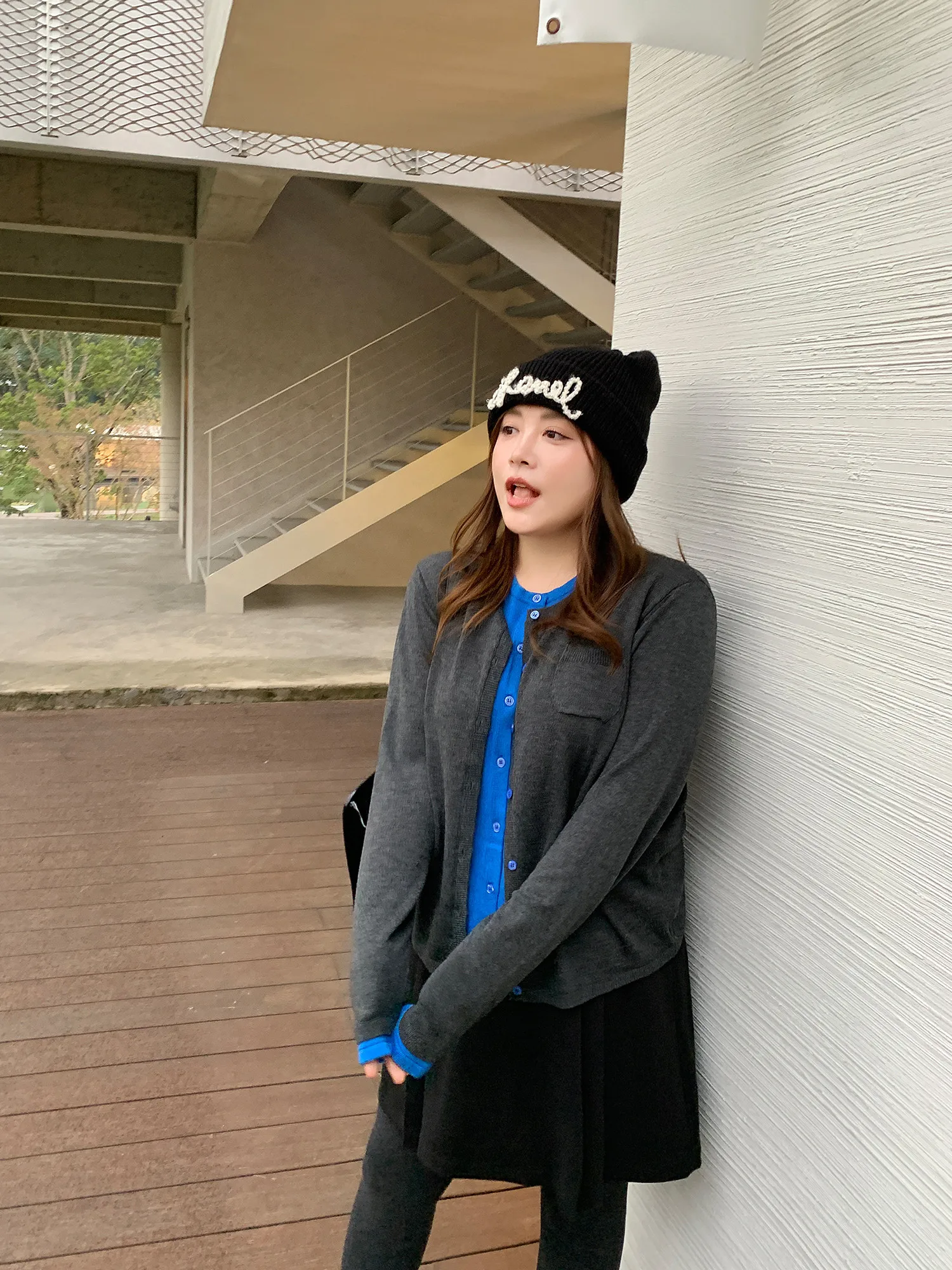 

Вязаный свитер больших размеров с эффектом двухслойности, в стиле колор-блок, зимняя новинка, женский модный свитер с длинными рукавами и круглым вырезом