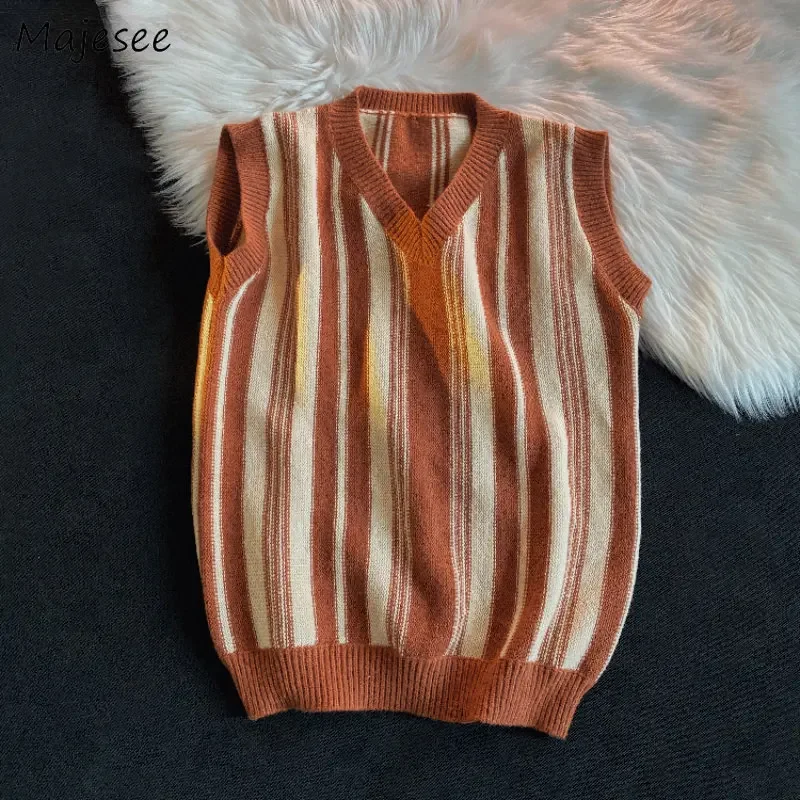 

Sweater Vest Men Streetwear V-neck Baggy Cool Knitting All-match Preppy Harajuku Teens Fashion Striped Retro Japanese Stylish BF