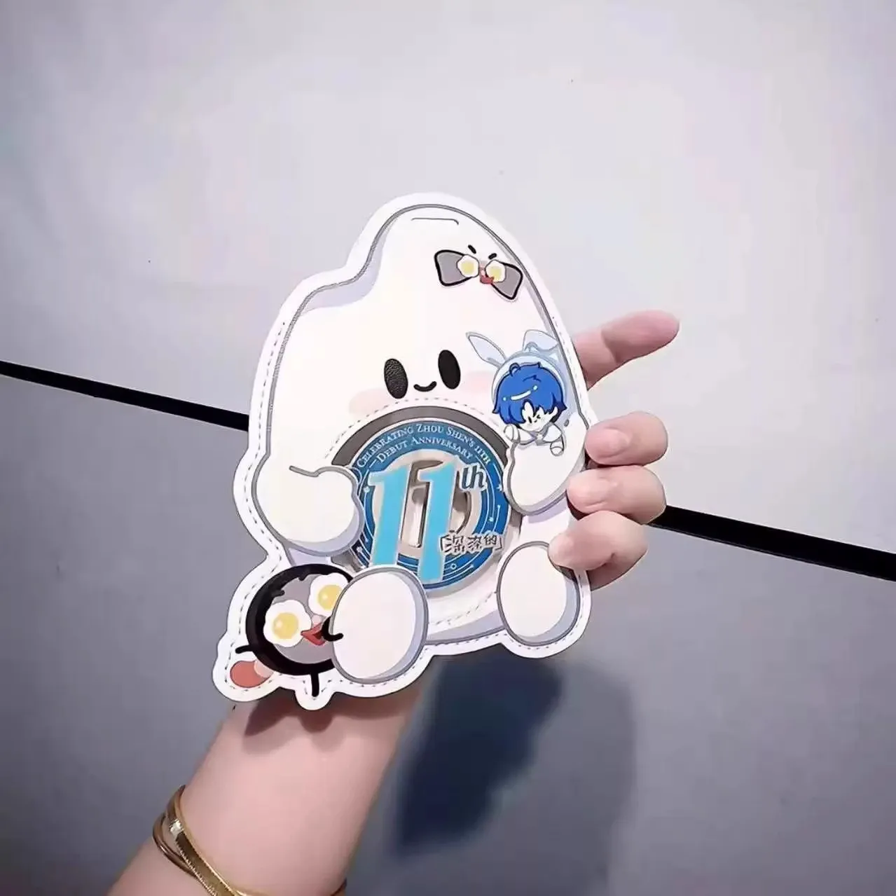 ディープ11周年記念周辺グッズ レザーバッジ、高級感あふれる保護カードケース、ファン応援デコレーション記念品