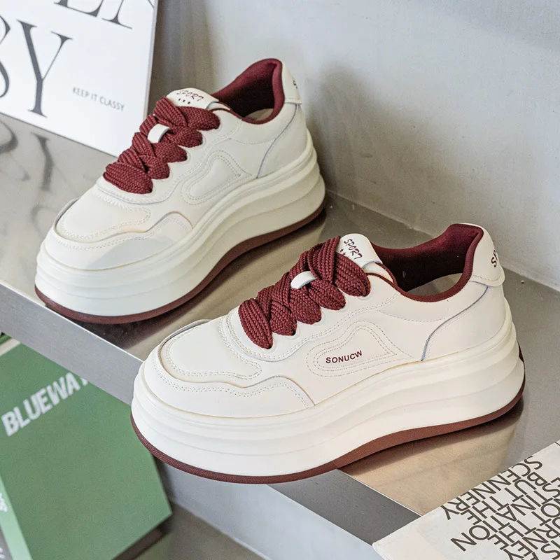 

Женские кеды 2026: Новые спортивные и повседневные кеды на скрытой танкетке для увеличения роста