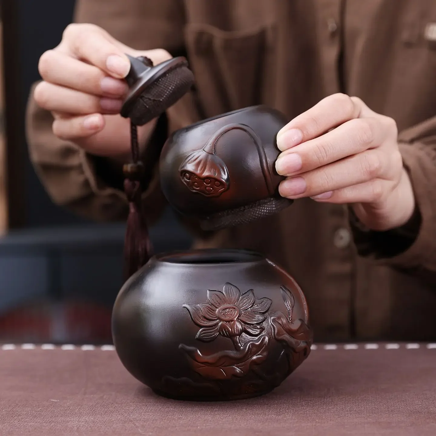 Premium Chinese Jianshui Purple Pottery Lotus Relief Double-layer Airtight Tea Storage Canister Gourd-shaped Tea Table Ornament