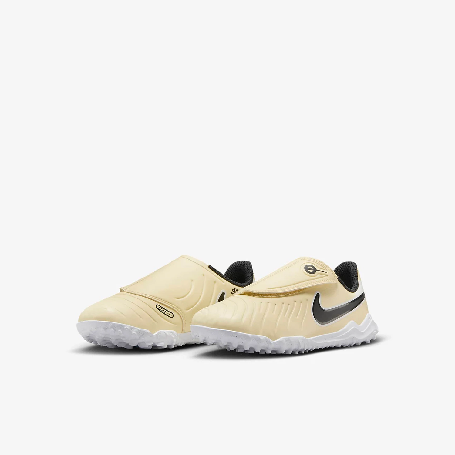 

Детские легкие футбольные бутсы Nike Authentic LEGEND10 DV4357-700