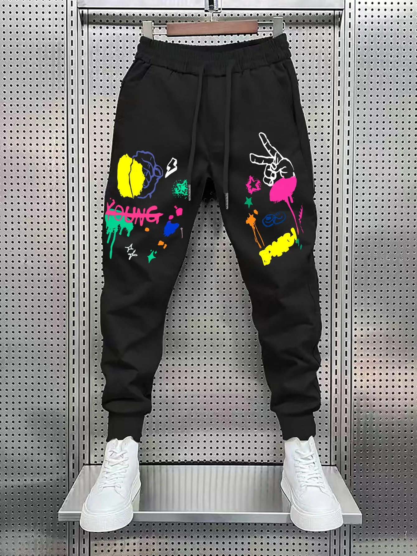 

Новые мужские брюки весной и осенью 2025 года – это удобные мягкие повседневные мужские брюки с 3D-принтом для катания на роликовых коньках.