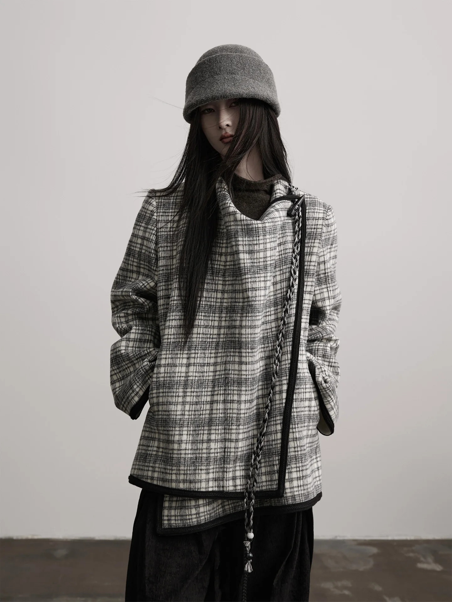 

Indue Women's Plaid Woolen Coat with Fce Dstring Collar Design Thiened Long Sve Winter Outerwear