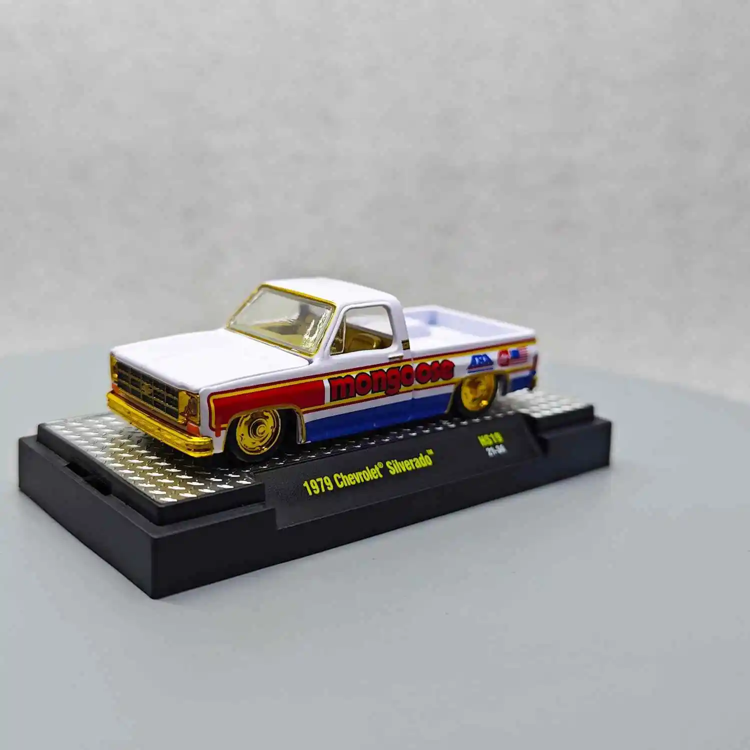 M2 Machines 1/64 1979 HS19 Silver gold hub Die-cast Alloy Car Model Collection Gift Toy