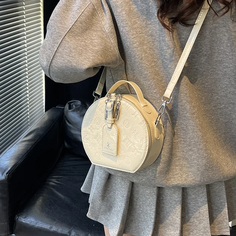 

Luxury Brand Tote Bag - Leather Handbag For Women Featuring Crossbody Strap And Elegant Practical Design