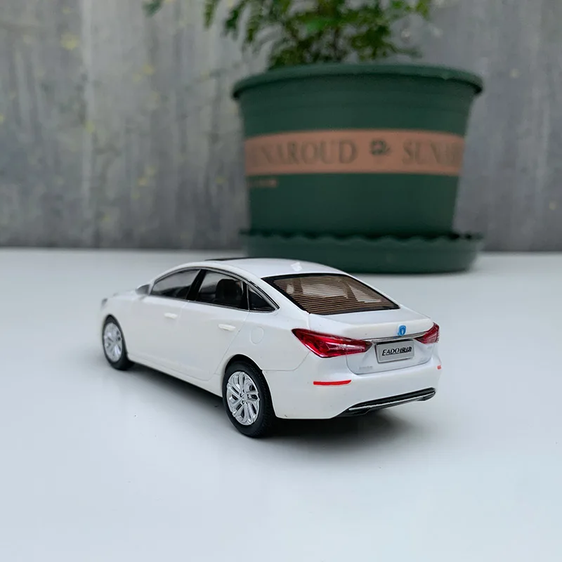 Modelo original 1:43, Changan Auto, Eado MK2, EADO XT, modelo de carro de plástico para exibição, presente e coleções