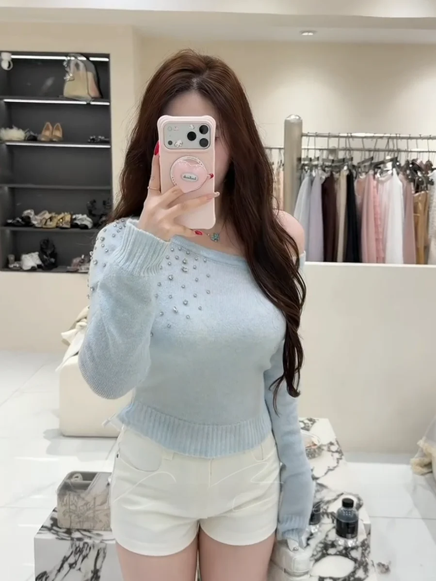 

Сексуальный женский свитер на одно плечо с эффектом утяжки талии, мягкий, с инкрустацией стразами, осенне-зимний, универсальный топ для повседневной носки