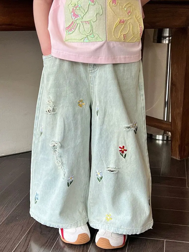 2026 Korean version girls' embroidered ripped jeans, summer children's fashionable straight leg pants, versatile wide leg pants