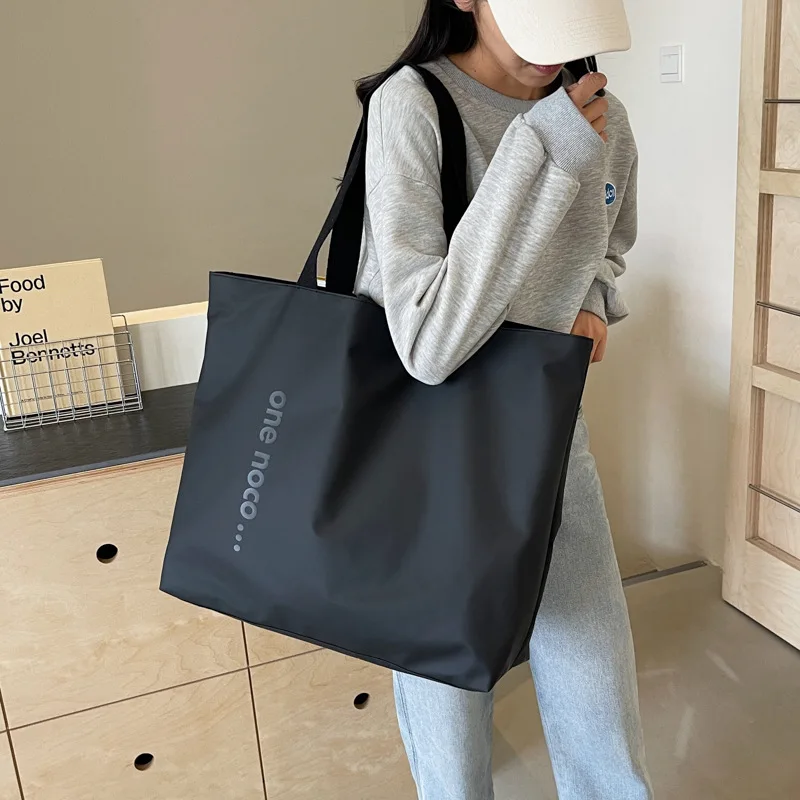 حقائب السفر، حقائب السباحة، حقيبة الصالة الرياضية، حقائب الظهر للياقة البدنية، حقيبة نسائية، حقيبة الكتف، حقائب اليد، حقيبة المدرب، حقيبة الترفيه الموضة