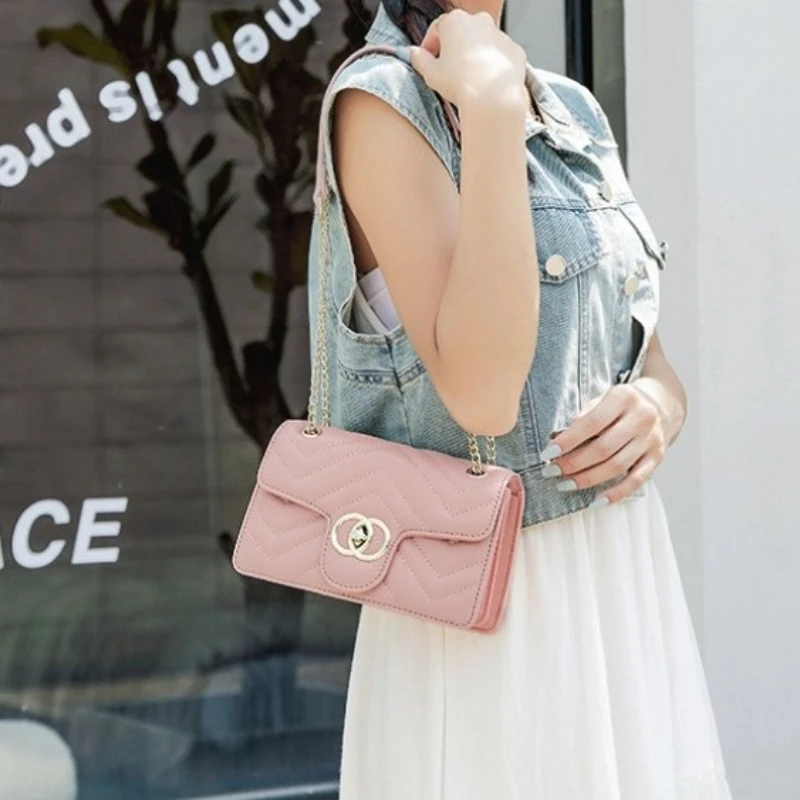 

2025 new crossbody bag female tide head street flow diamond lattice small fragrant wind chain fashion shoulder small square bag