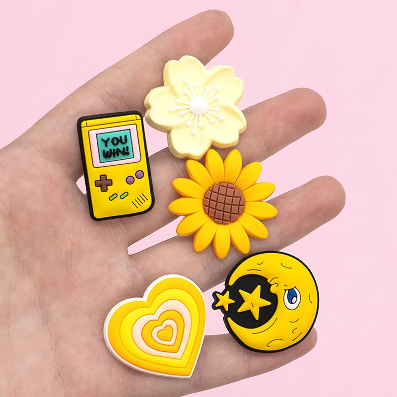 1/25 Stück gelbe Schuhanhänger, Blumen, Früchte, Stern-Schuhdekorationen, Bananen-, Birnen-, Chrysanthemen-Pins für Frauen und Mädchen, gelbe Pins – Detail 5
