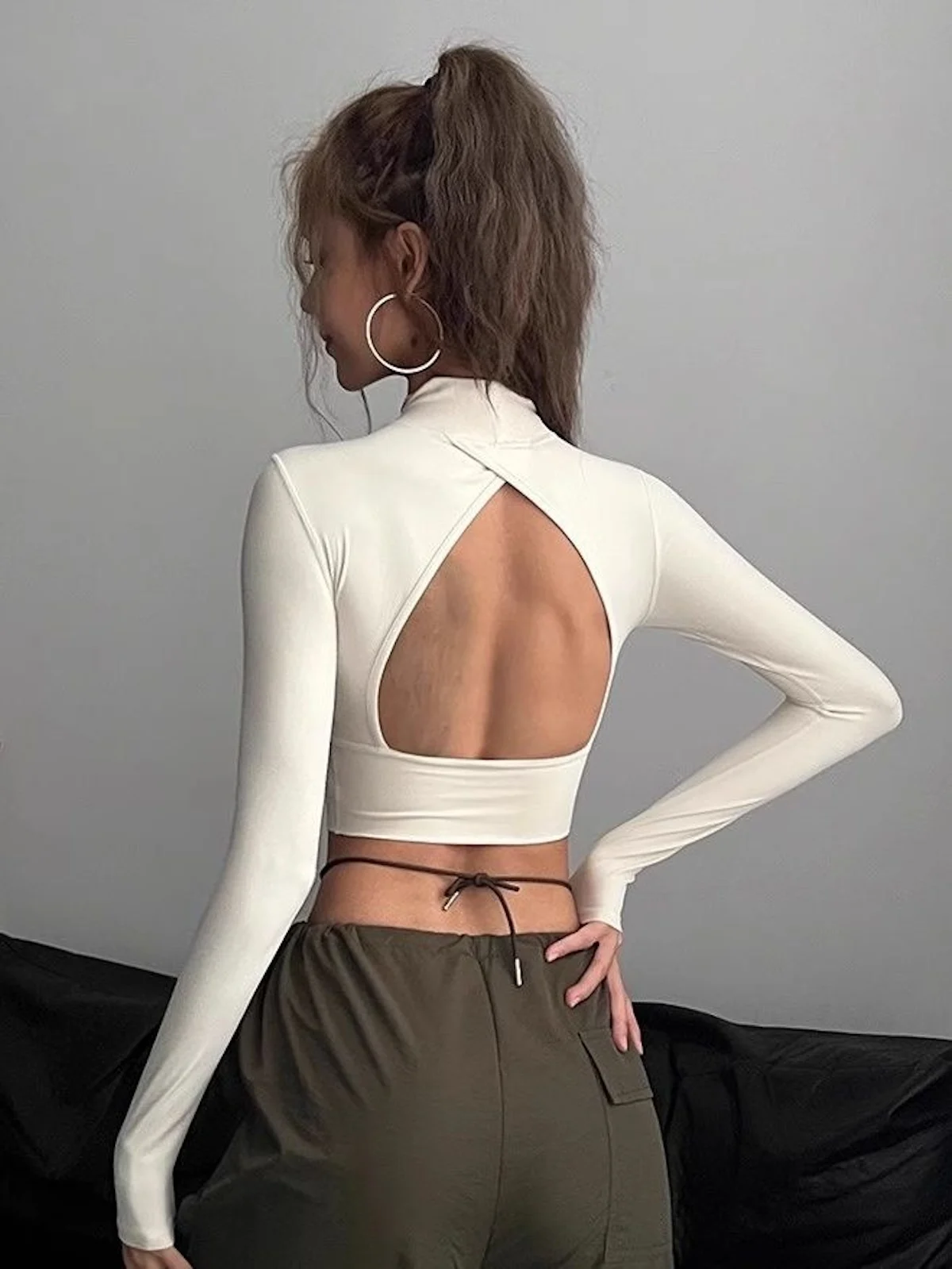 Sexy Flattering Stylish Slim High-Neck Backless Yoga Top for Women Tight-Fitting Sports Shirt for Gym Workouts Running Fitness