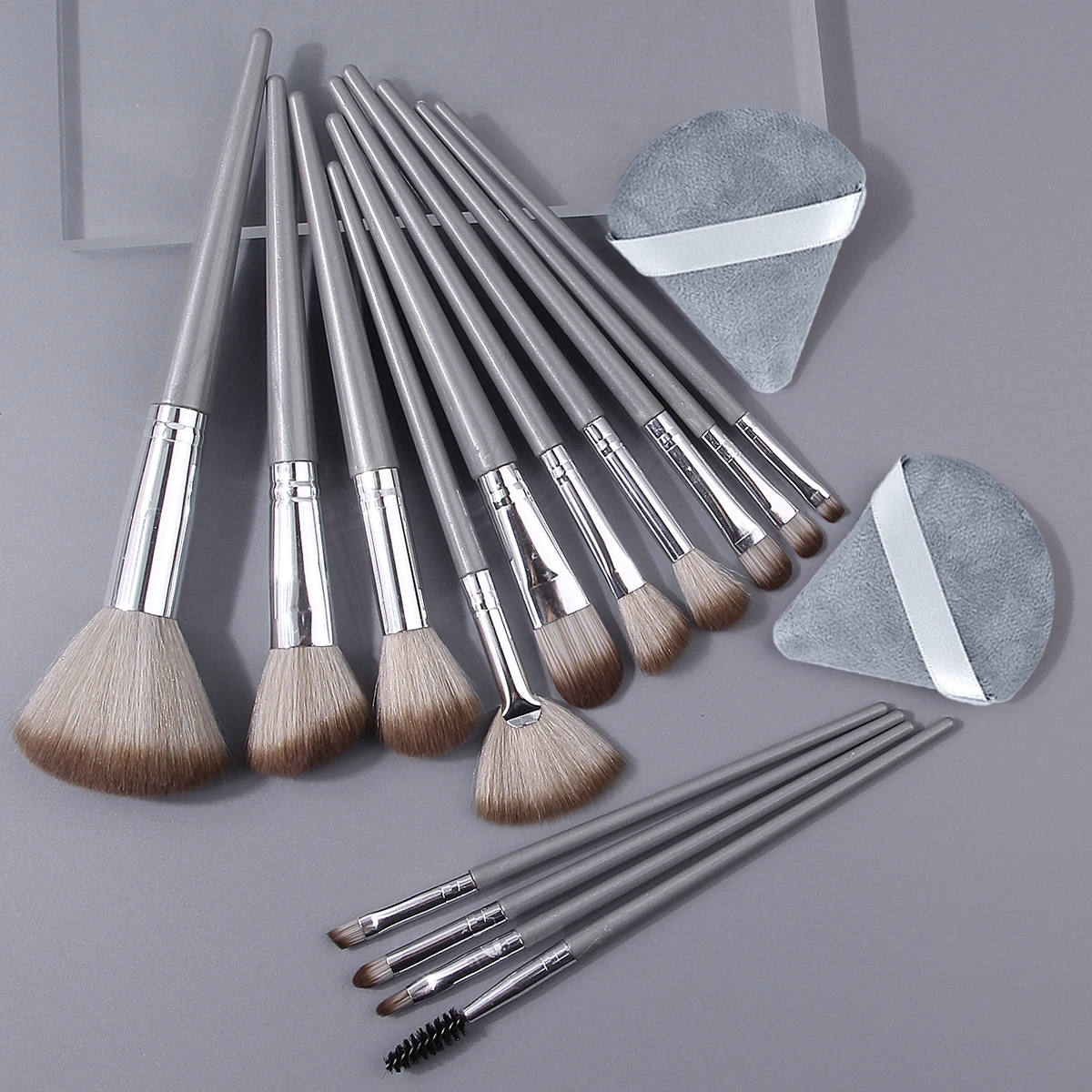 19個の多機能フェイシャルメイクブラシセット＆ソフトトライアングルパウダーパフ＆クレンジングヘアバンドリストストラップセット