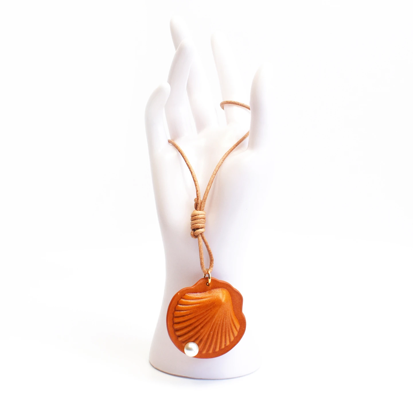 Beautiful Handmade Shell Double-Sided Bag Pendant, Genuine Leather Pearl Keychain Car Hanging Ornament HighValue Cute Gift