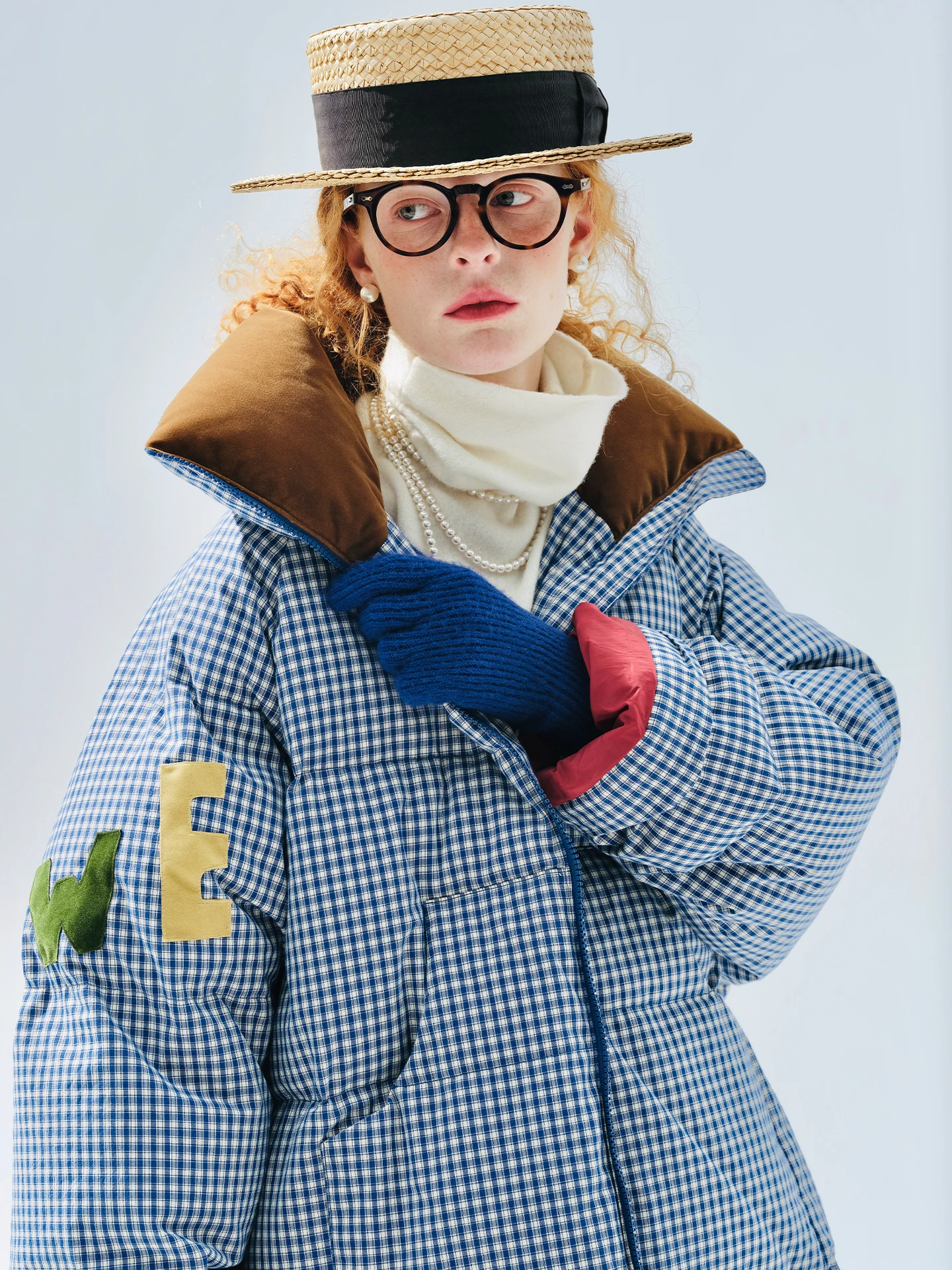 Длинный пуховик в клетку, воротник-стойка контрастного дизайна, зимняя прогулка, модная свободная атмосфера 255257