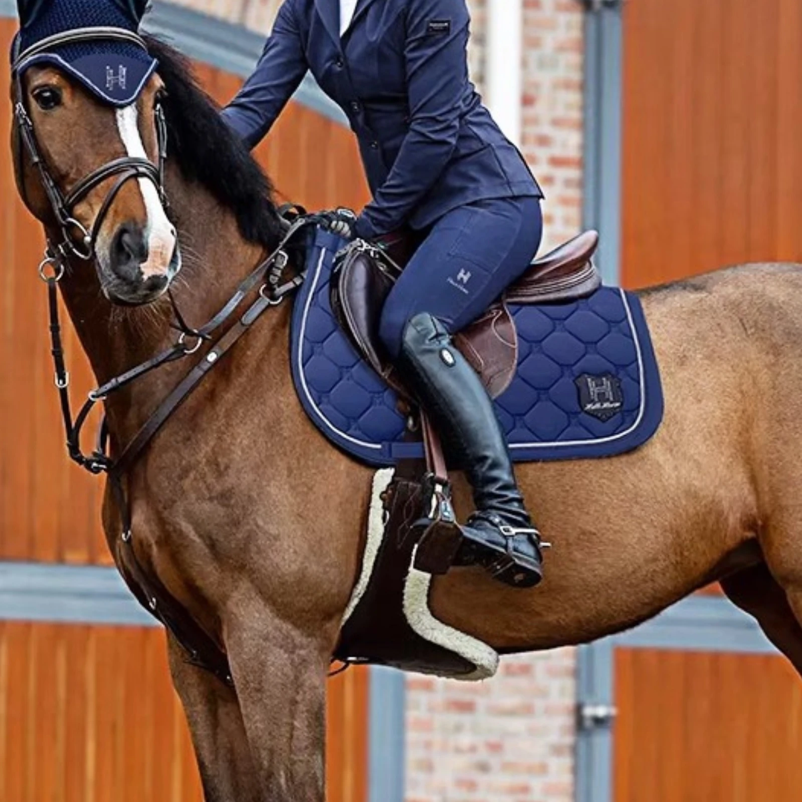 Saddle Pad with Piping Non-Slip Quilted Saddle Pad Numnah Long-Lasting Tack Impact Dampening for Equestrians, Horse Riding