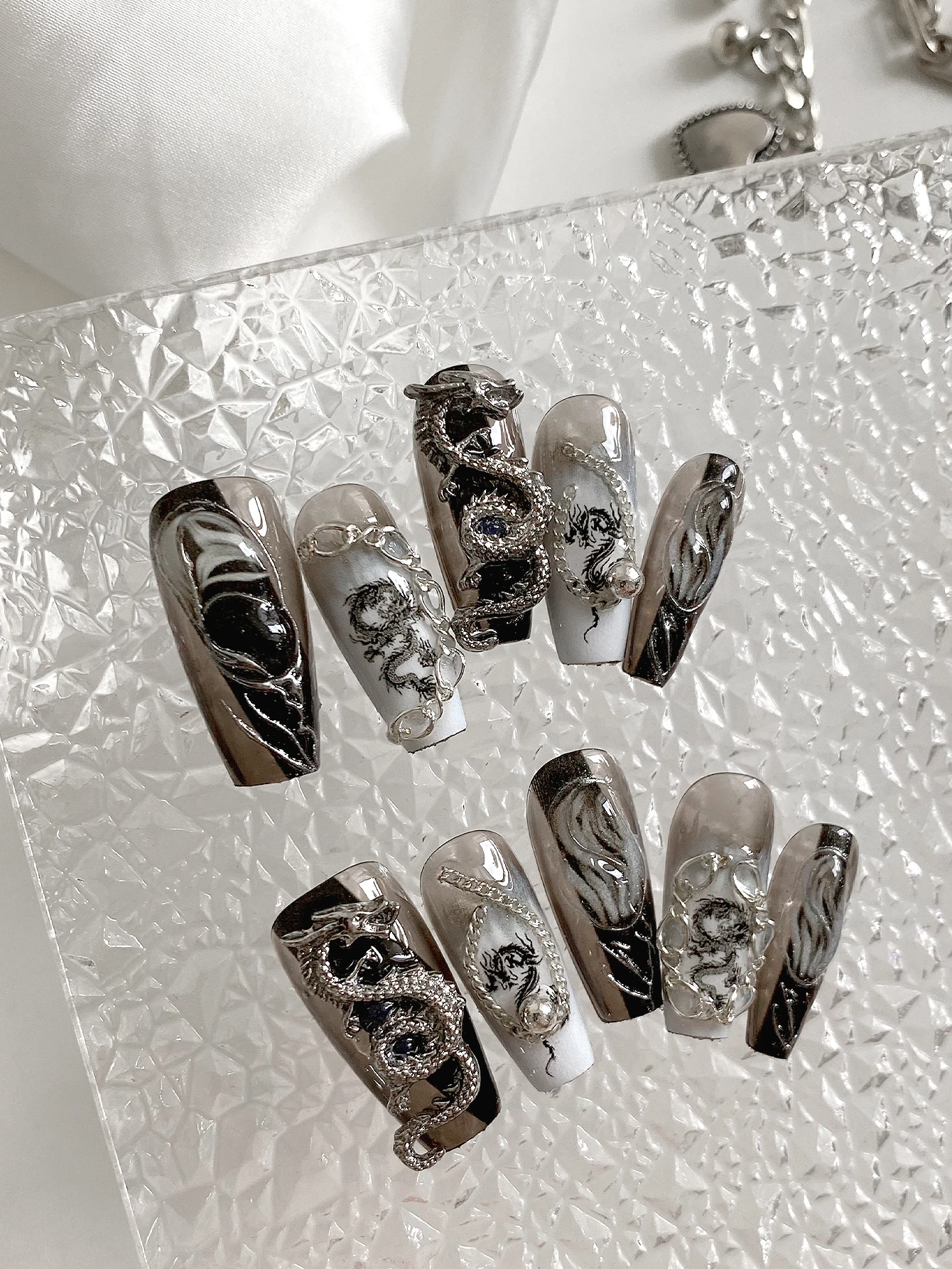 10-Piece Dragon Chain Pearl Handmade Custom Nails, with Translucent White Base Combined with Black and Gray Ink-Like Smudges + Liquid Metallic Silver Patterns, Dragon Body Densely Covered with Diamonds, Entwined with Three-Dimensional Design, a Complete Set of Visual-Stunning Accessories, Exuding a Strong Aura