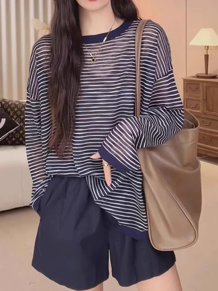 เสื้อยืดผ้าไหมกันแดด ทรงหลวม สไตล์ลำลอง ลายทาง ดีไซน์แฟชั่น ช่วยให้ดูผอม ทรงกลม ใส่สบาย เหมาะกับการเดินทาง สไตล์เกาหลี