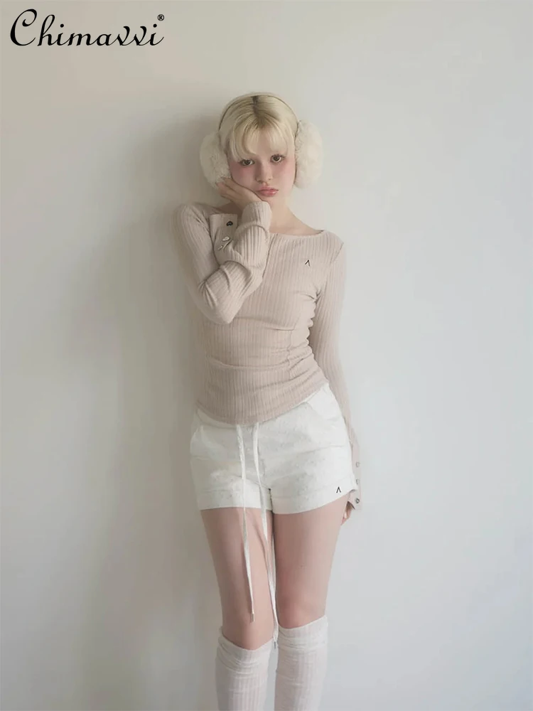 Japońska, nowa, słodka koszulka damska z długim rękawem, z elastyczną, prążkowaną talią, rozkloszowana, zapinana na guziki w kształcie serca, oraz bluzka/kamizelka do noszenia pod ubranie.