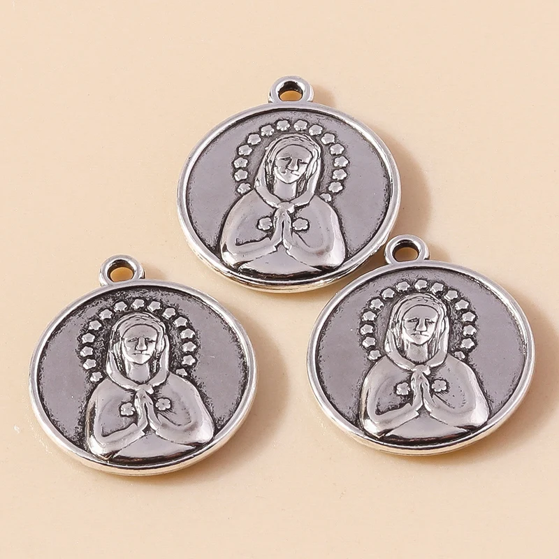 Leslie 10 Stück silberfarbene Statement-Anhänger in runder Form mit Jungfrau-Maria-Motiv, passend für DIY-Halsketten, 26 x 15 mm, Metalllegierung – Detail 3