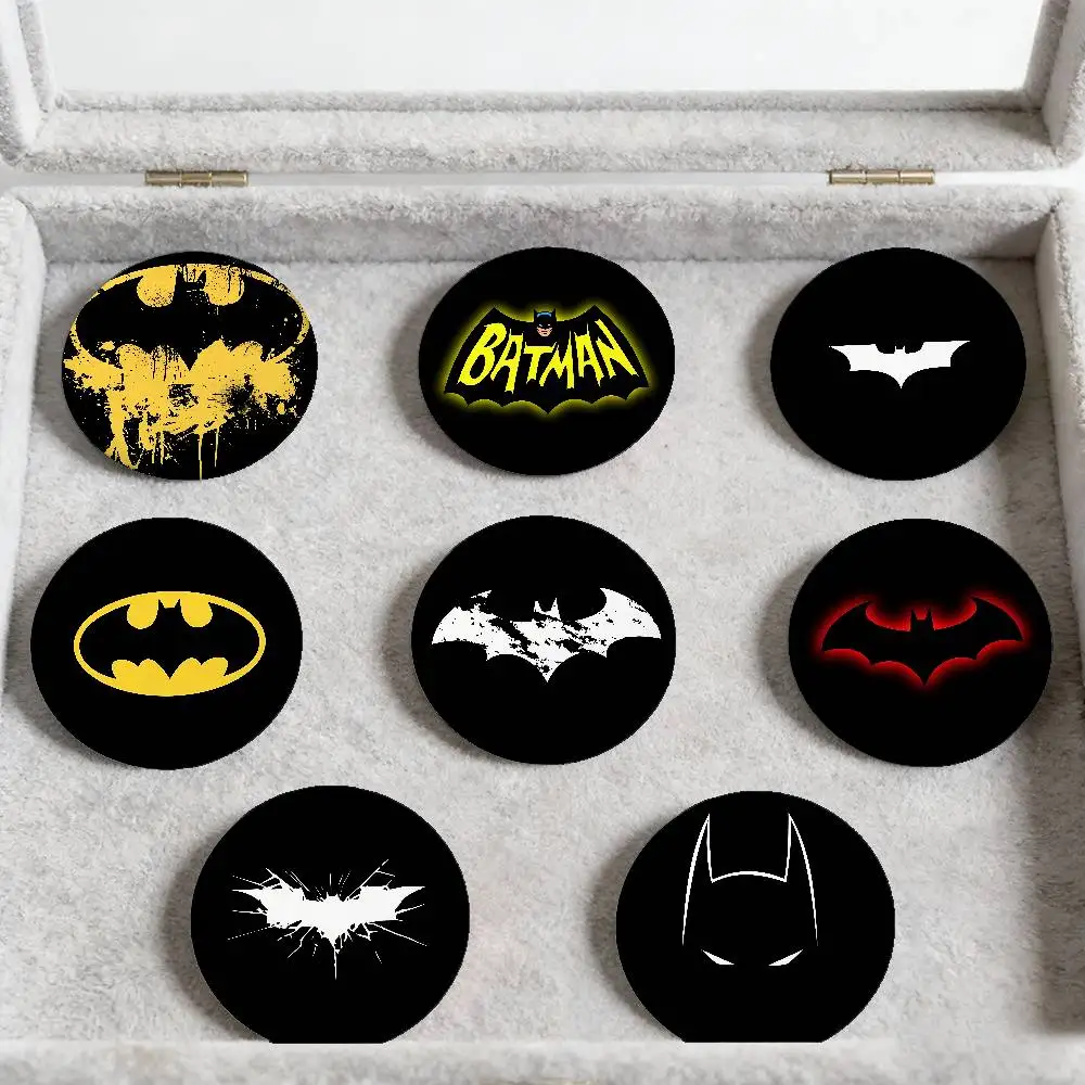 Coole Batman-Abzeichen, Anstecknadeln aus Weißblech, runde Broschen für Umhängetaschen, Accessoires, Souvenirgeschenke