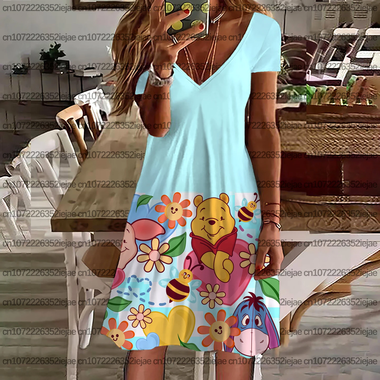 Nowa letnia sukienka damska z dekoltem w serek, modna sukienka w stylu boho na plażę z kwiatowym nadrukiem, sukienka imprezowa z motywem Disneya Kubuś Puchatek, luźny krój.