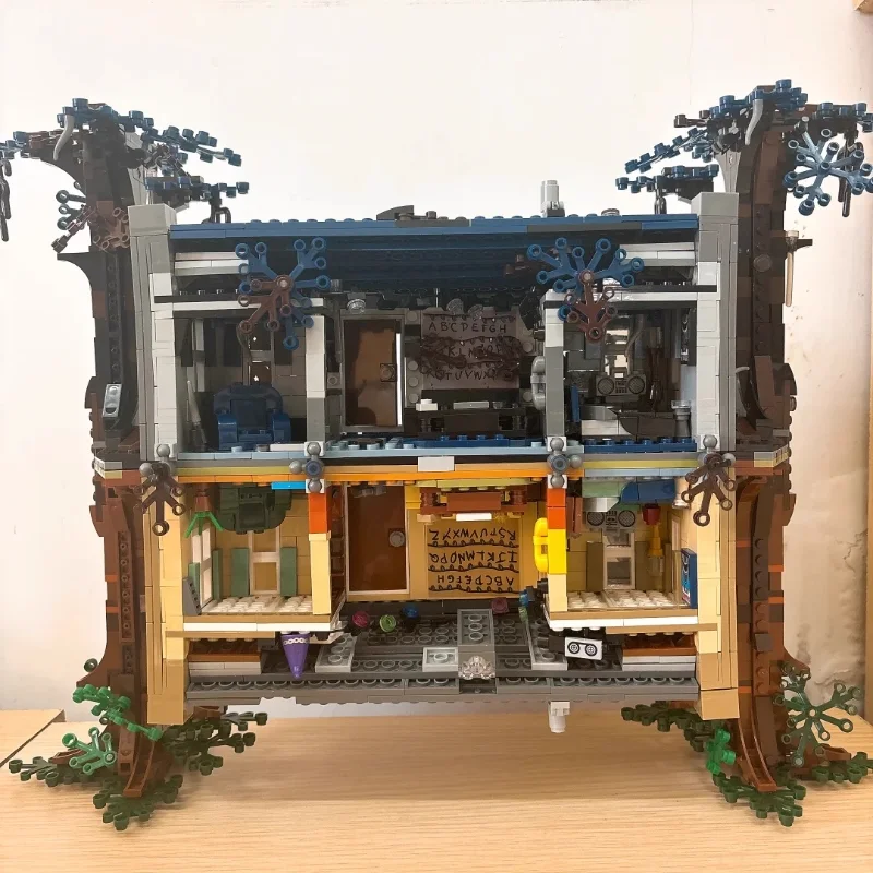 

2026 Novel and Interesting MOC Creative Upside-Down World Model Reverse Building Blocks House Set, Assembly Toy 2287pcs