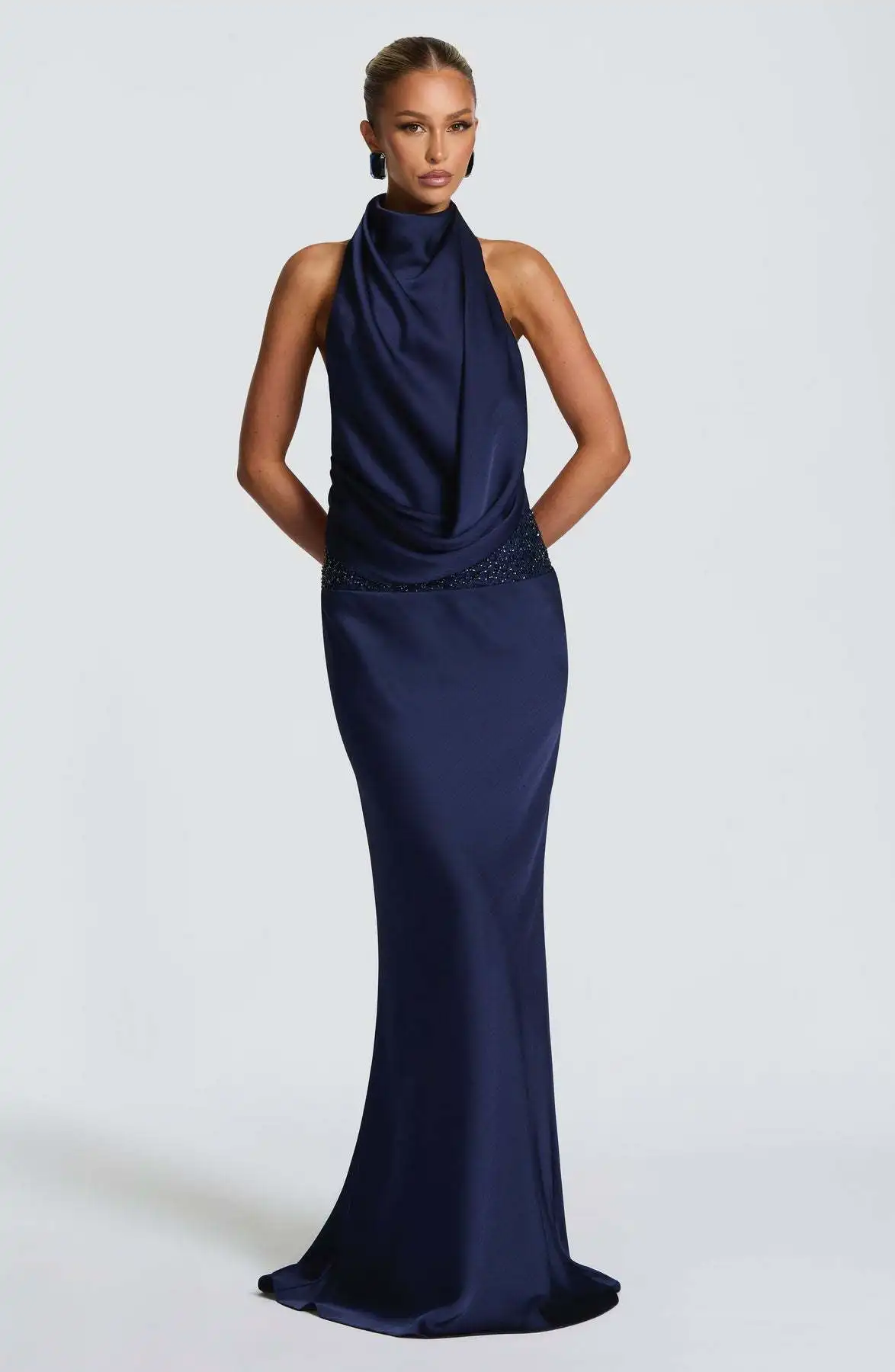 Sexy mouwloze effen feestjurk met pailletten, elegante halterjurk met open rug en holle details, lange rok tot op de grond.
