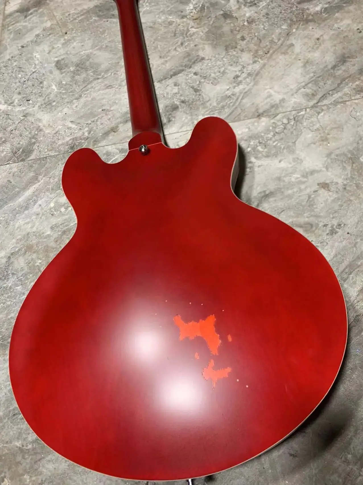 335 electric guitar has a very good timbre and feel, with mahogany and free shipping.