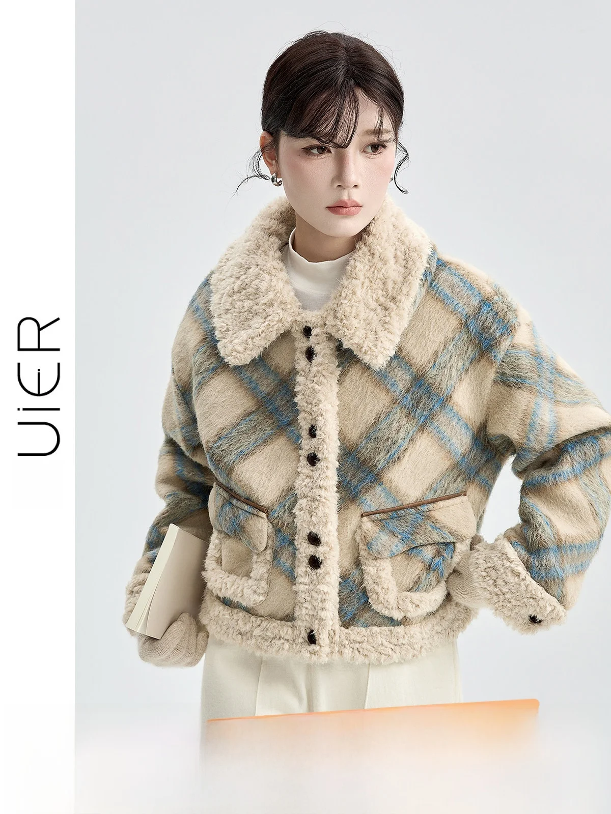 

Guier Women's Lamb Fur Jaet Collar Design Retro Plaid Splicing Winter Coat Long Sve Button Closure Regular Length