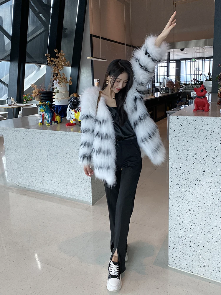 Fur CoatNew Raccoon Fur Woven Fur Coat With Fox Fur In Black And White - Fashionable And Youthful Style