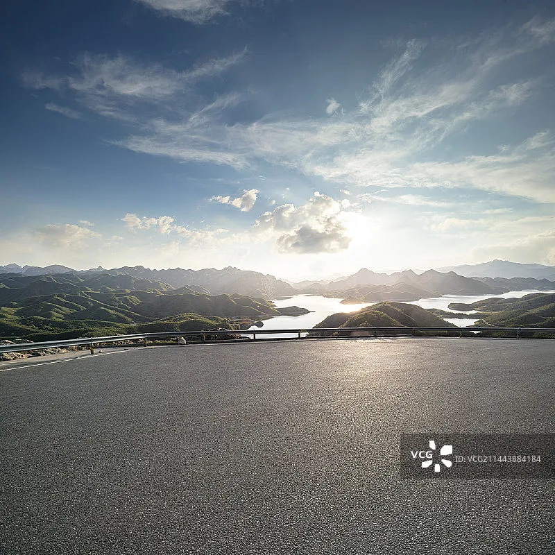 

GAONENG GNB LiHV 4S 15.2V 1100mAh 120C lithium battery with XT60 connector, suitable for FPV drones and quadcopters.