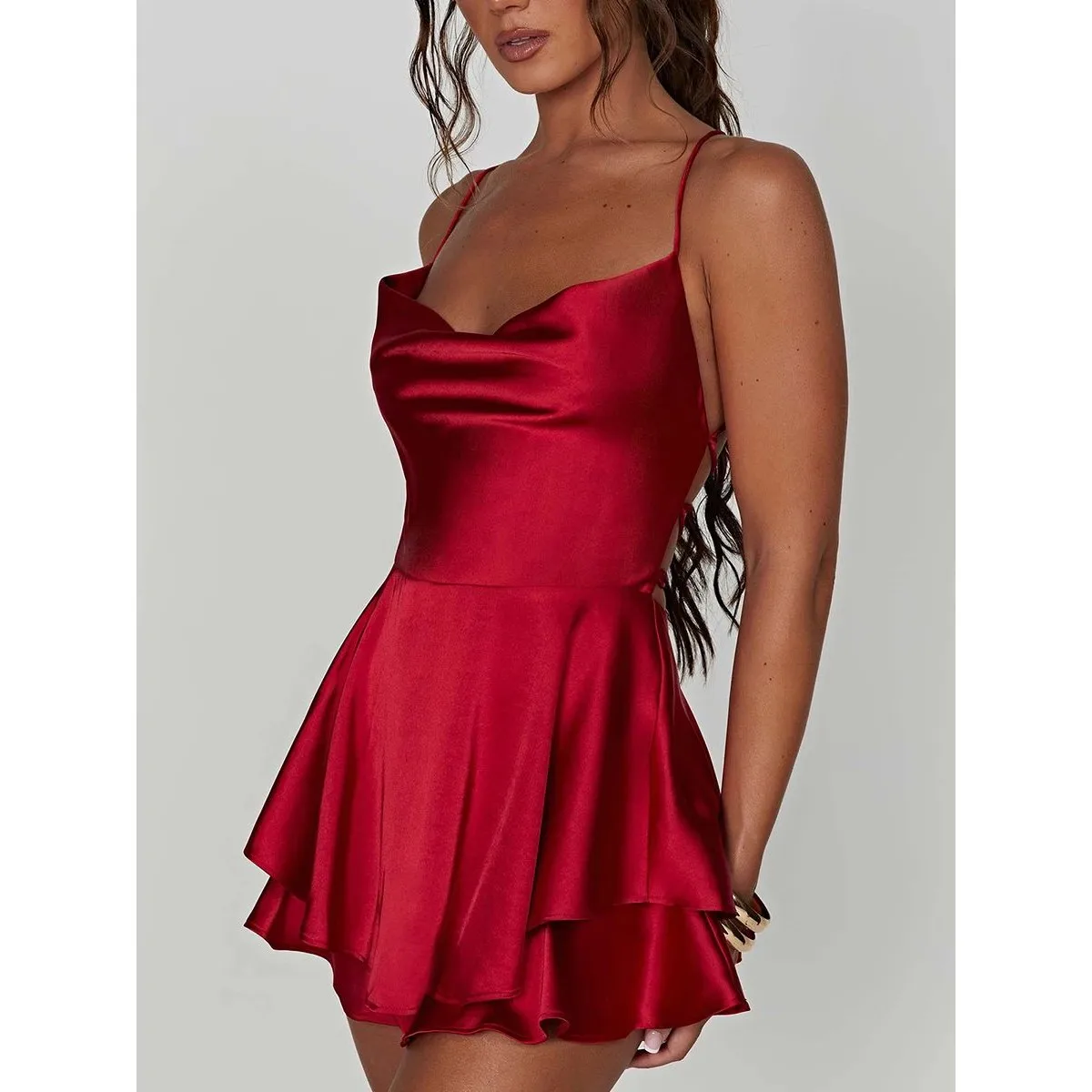 ชุดจั๊มสูทผ้าซาตินไหมเซ็กซี่สำหรับผู้หญิง คอวี ดีไซน์เย้ายวน แฟชั่นชุดราตรีผู้หญิง สวยสง่า ใส่ได้ทุกฤดู วัสดุอื่นๆ