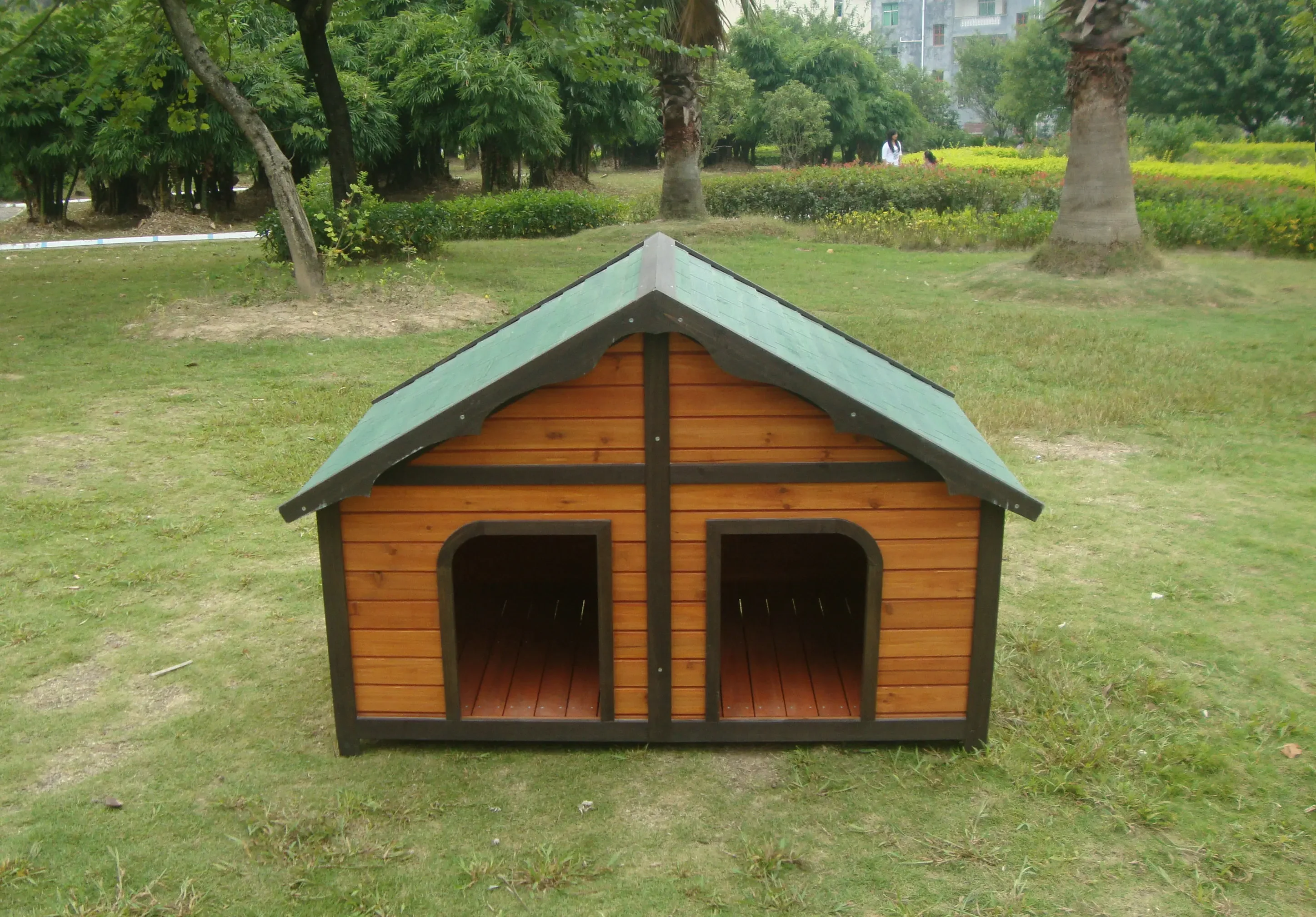 Hot-selling Durable Wholesale Wooden Pet House Dog Kennel with Two Doors and Large Space