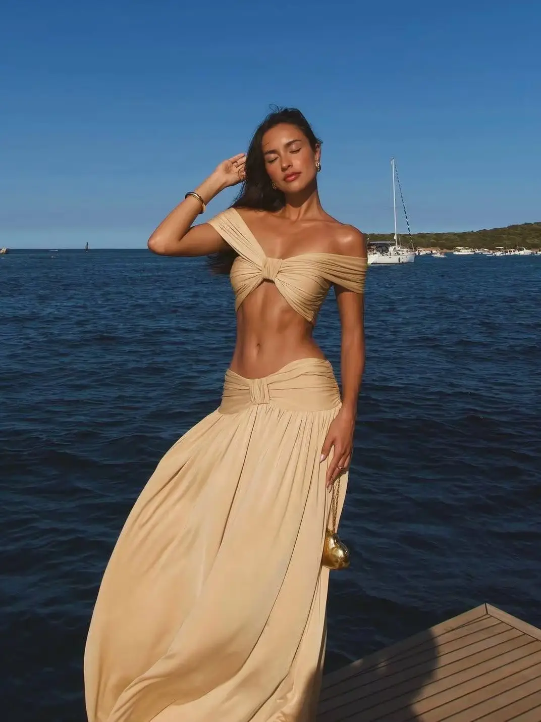 Robe de plage à épaules dénudées et col halter 2026 pour femme, ensemble décontracté d'été deux pièces avec jupe longue froncée à taille haute et coupe trapèze unie