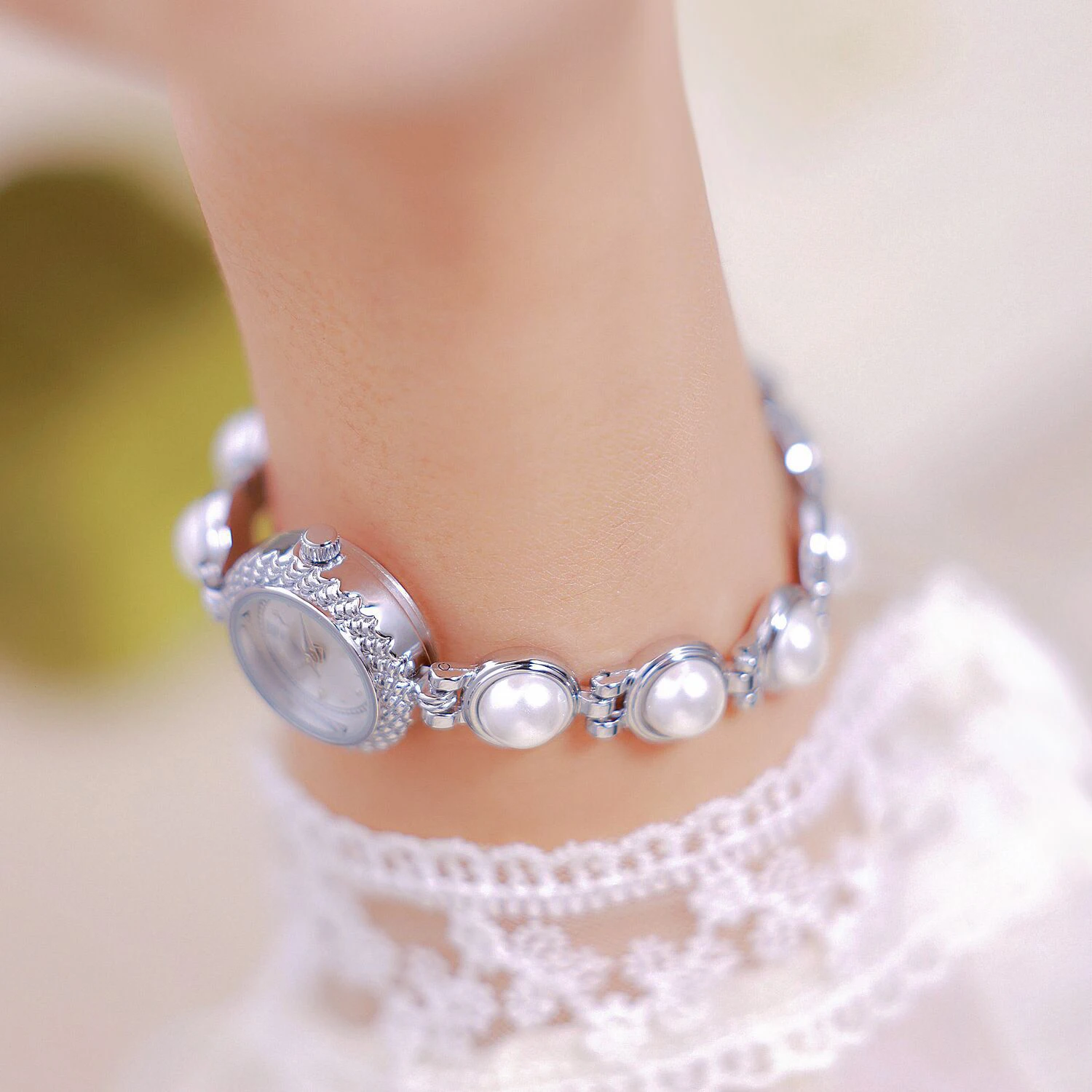 Ladies simple fashion with pearl quartz bracelet watch