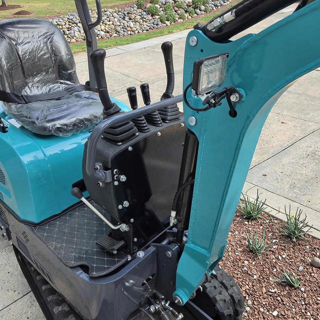 حفارة صغيرة ZONAWELL ZNW 12 فعالة، قوة حفر 7.2KN، تعمل مع المرفقات المختلفة في العديد من الصناعات #3