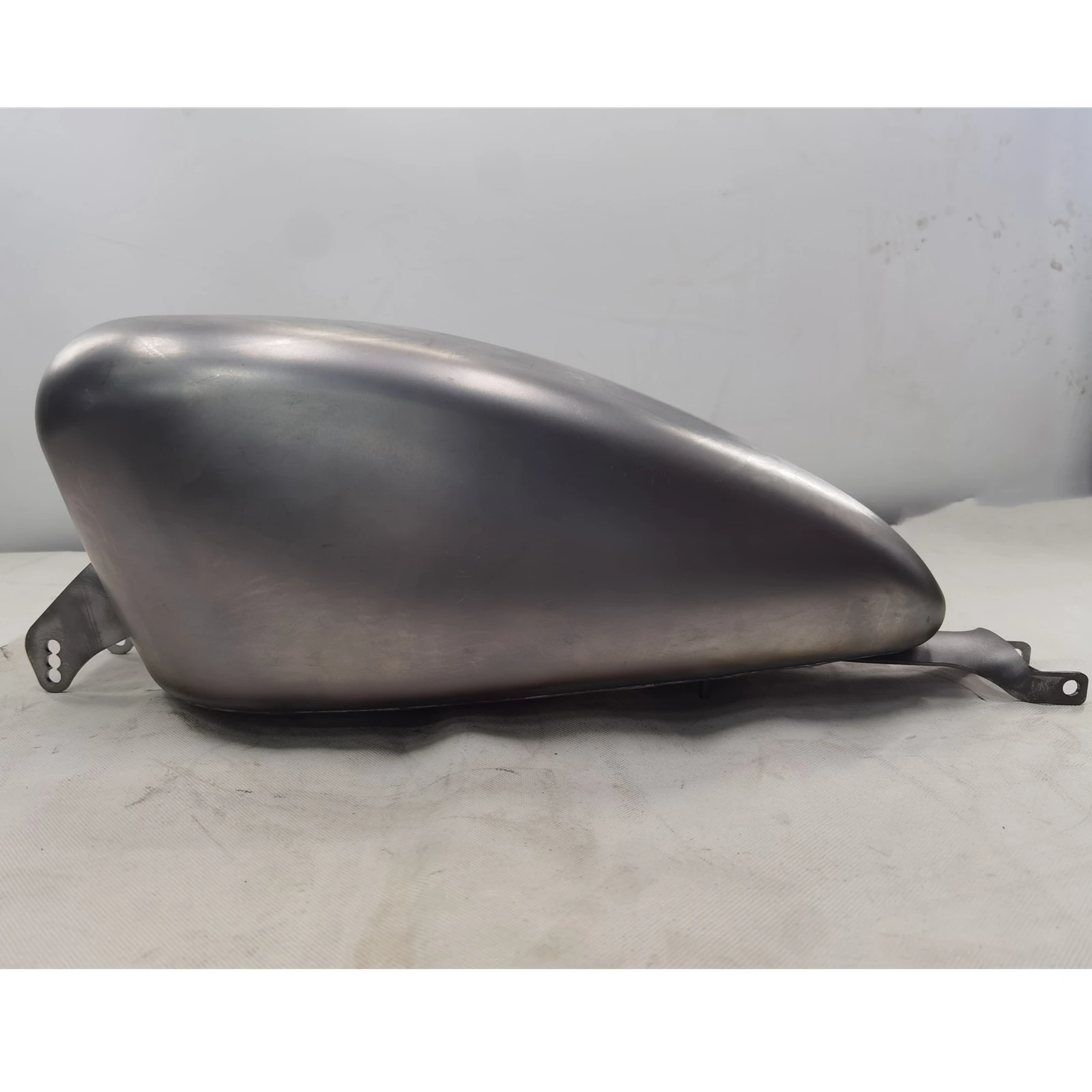 Motorcycle Petrol 13.5 L Gas Fuel Tank Can For Harley Sportster XL1200 883N X48 2006-2022