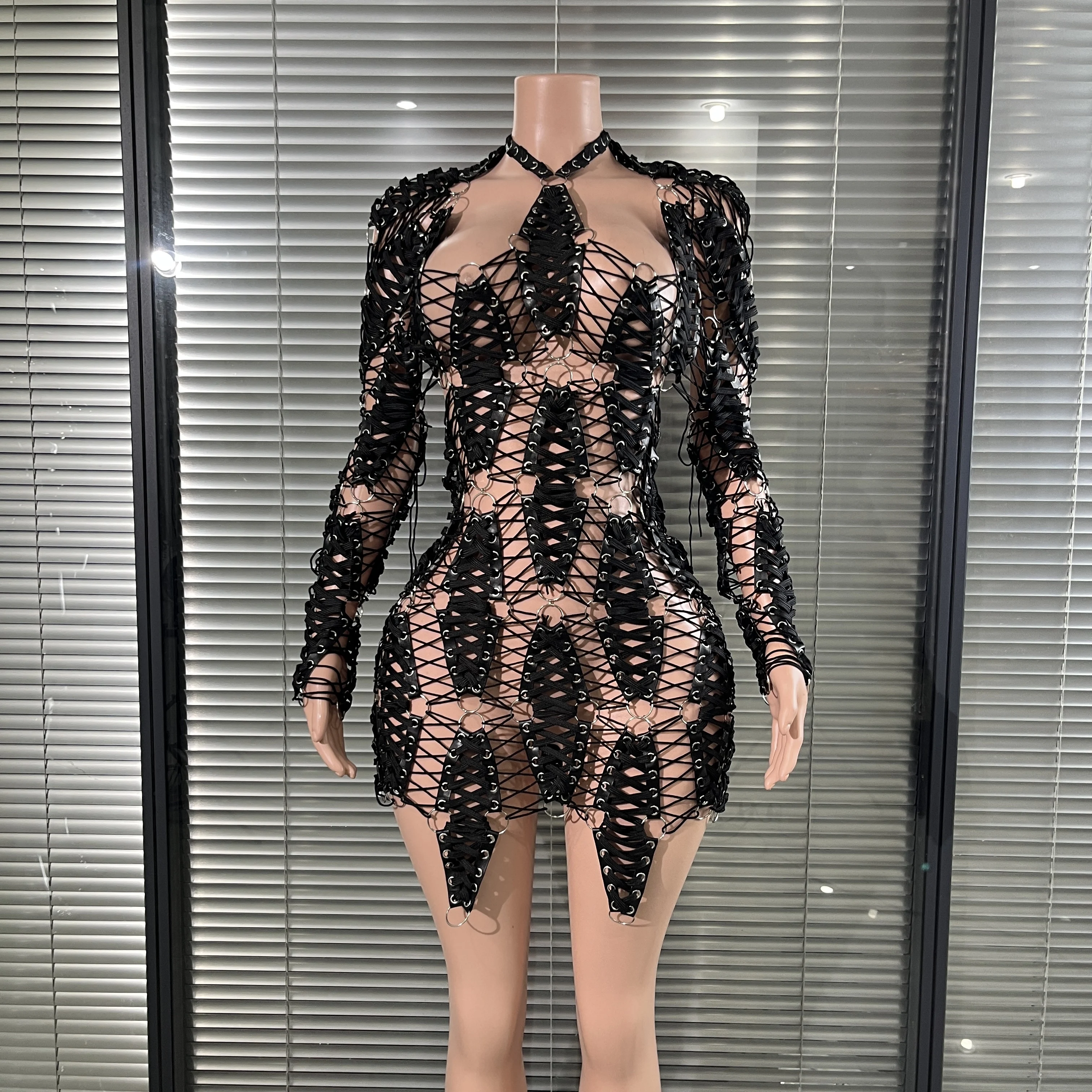 Avant-garde zwarte sexy halter off-shoulder backless gebreide bodycon mini-jurk vieren prestatie kostuum podiumkleding - afbeelding 2